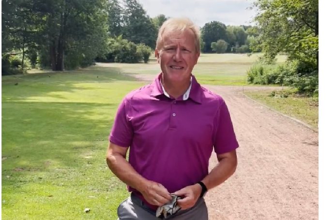 Dave as day 3's announcer