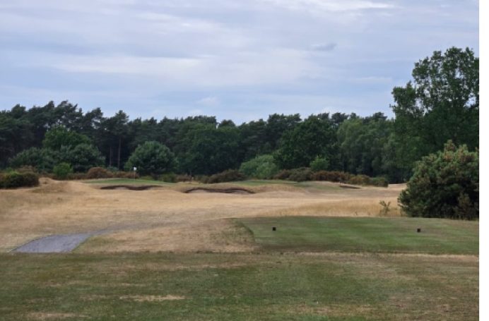 No laying up on this Par 3